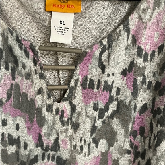 Ruby Rd. Gray and Pink Patterned Top - Picture 2 of 4